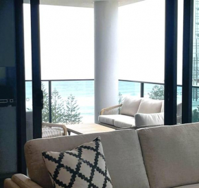 Burleigh Beach 1 bed Top Location